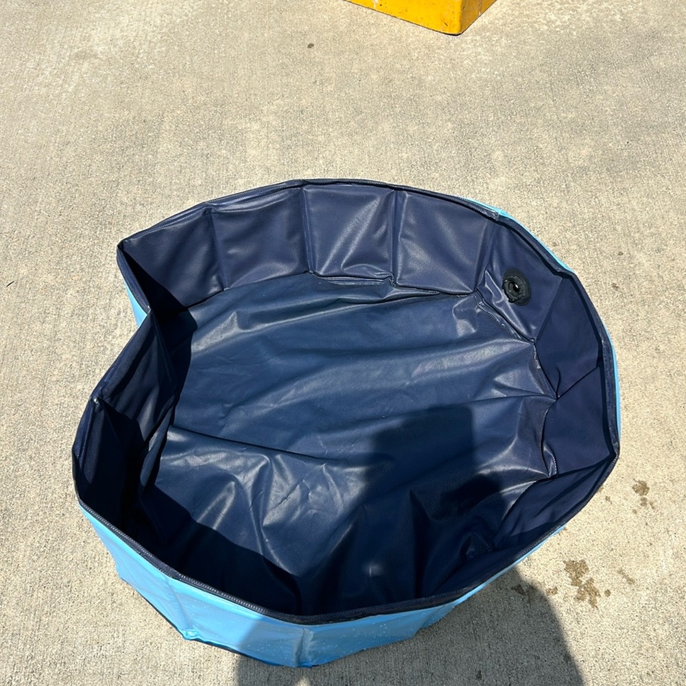 Baby/toddler/dog pool just as shown foldable great for storage !! And travel